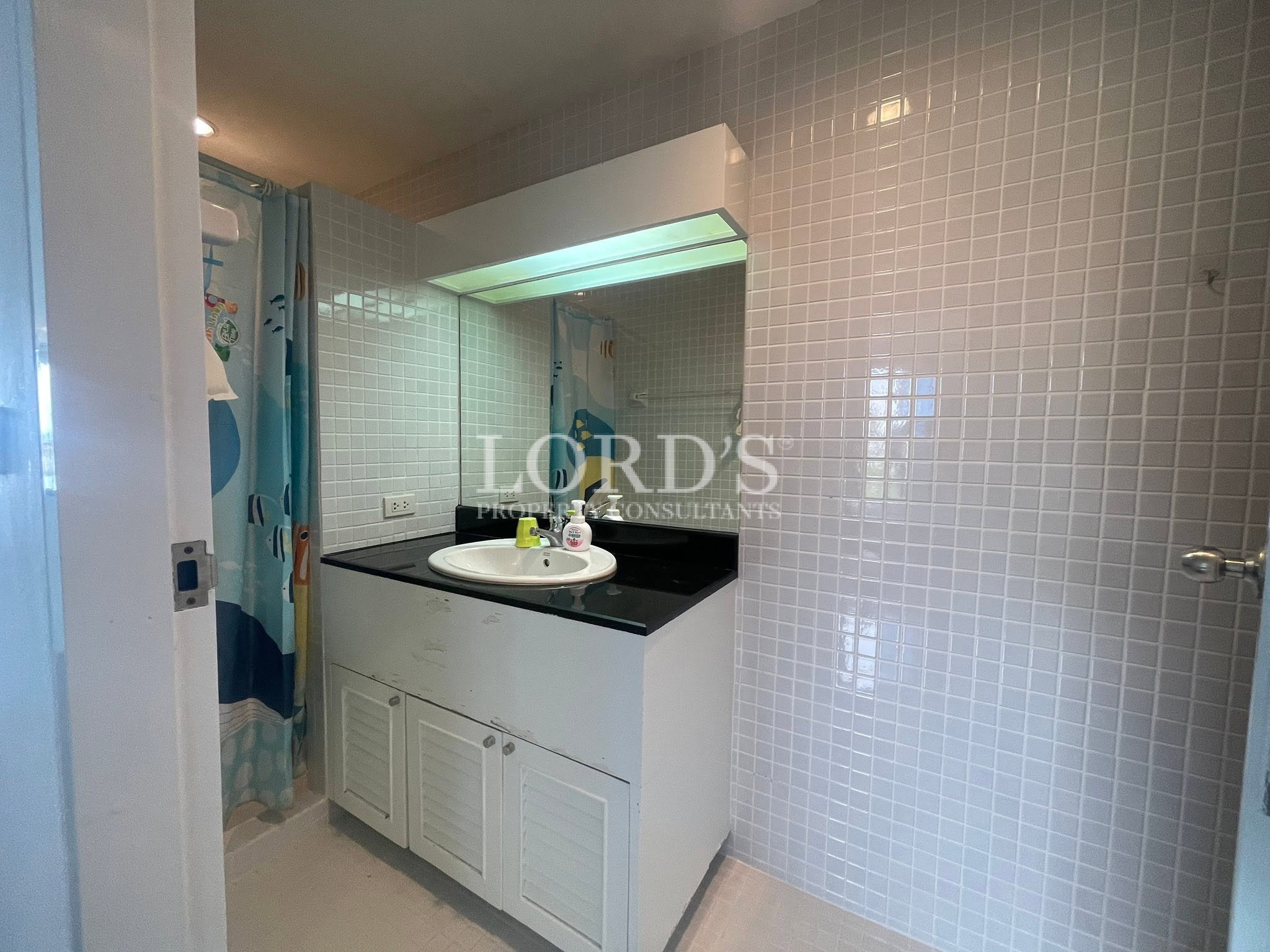 Kitchen with mosaic tile backsplash