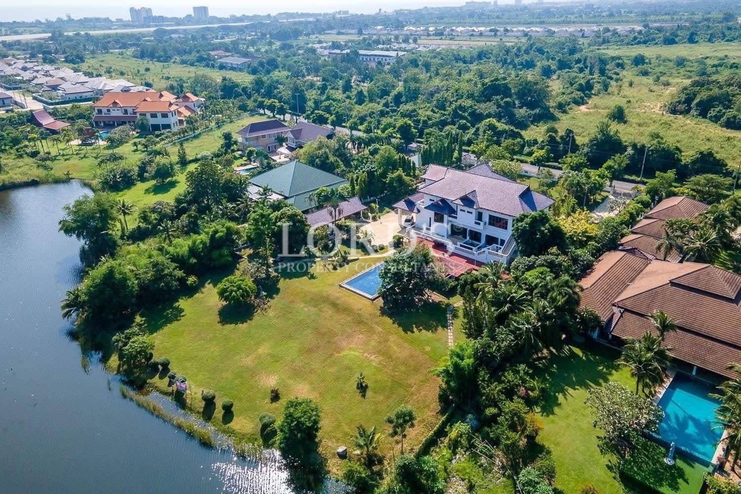 Stuning Lakeside 6 Bedroom Golf Mansion on 4800 sqm plot in Palm Hills for sale - Cha-Am, Thailand