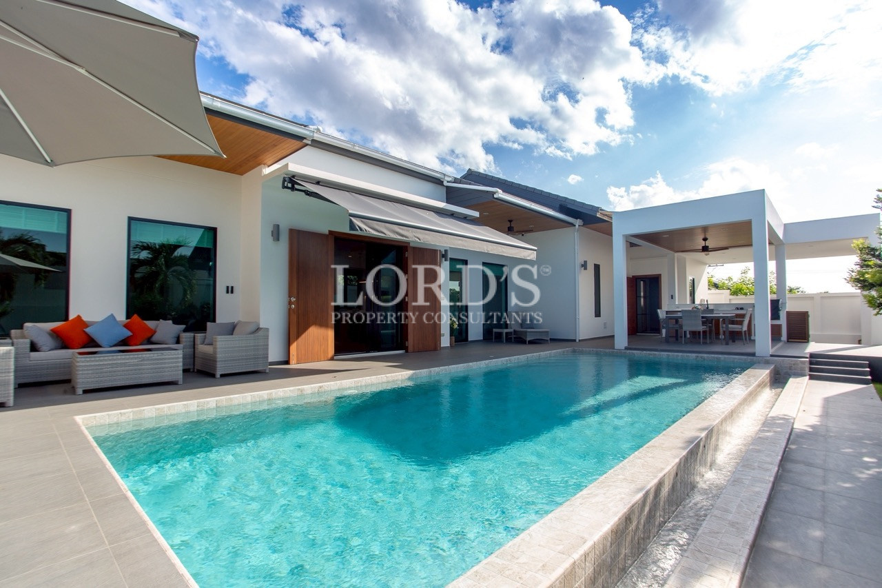 3 Bedroom Luxury re-sale in the prestigious Hillside Hamlet