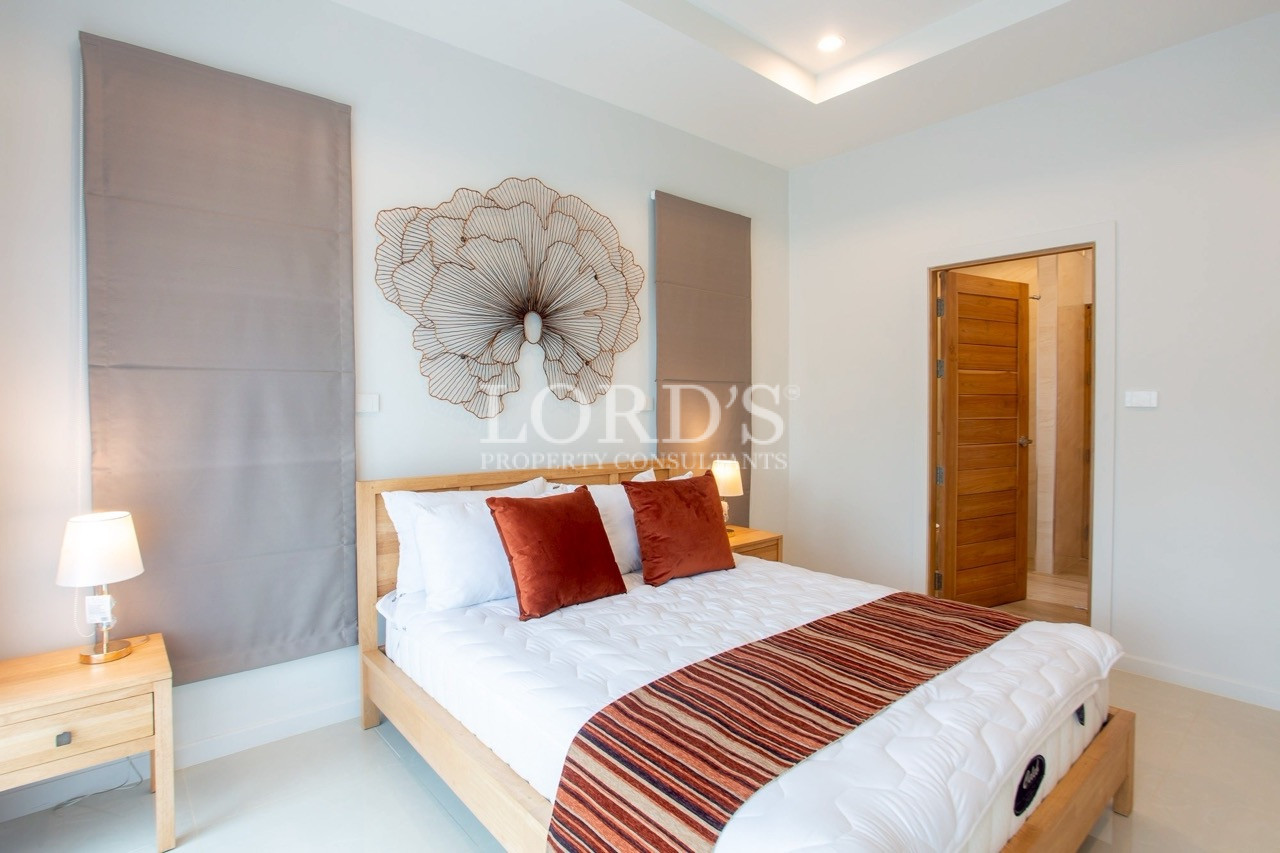 Bedroom with decorative feature wall