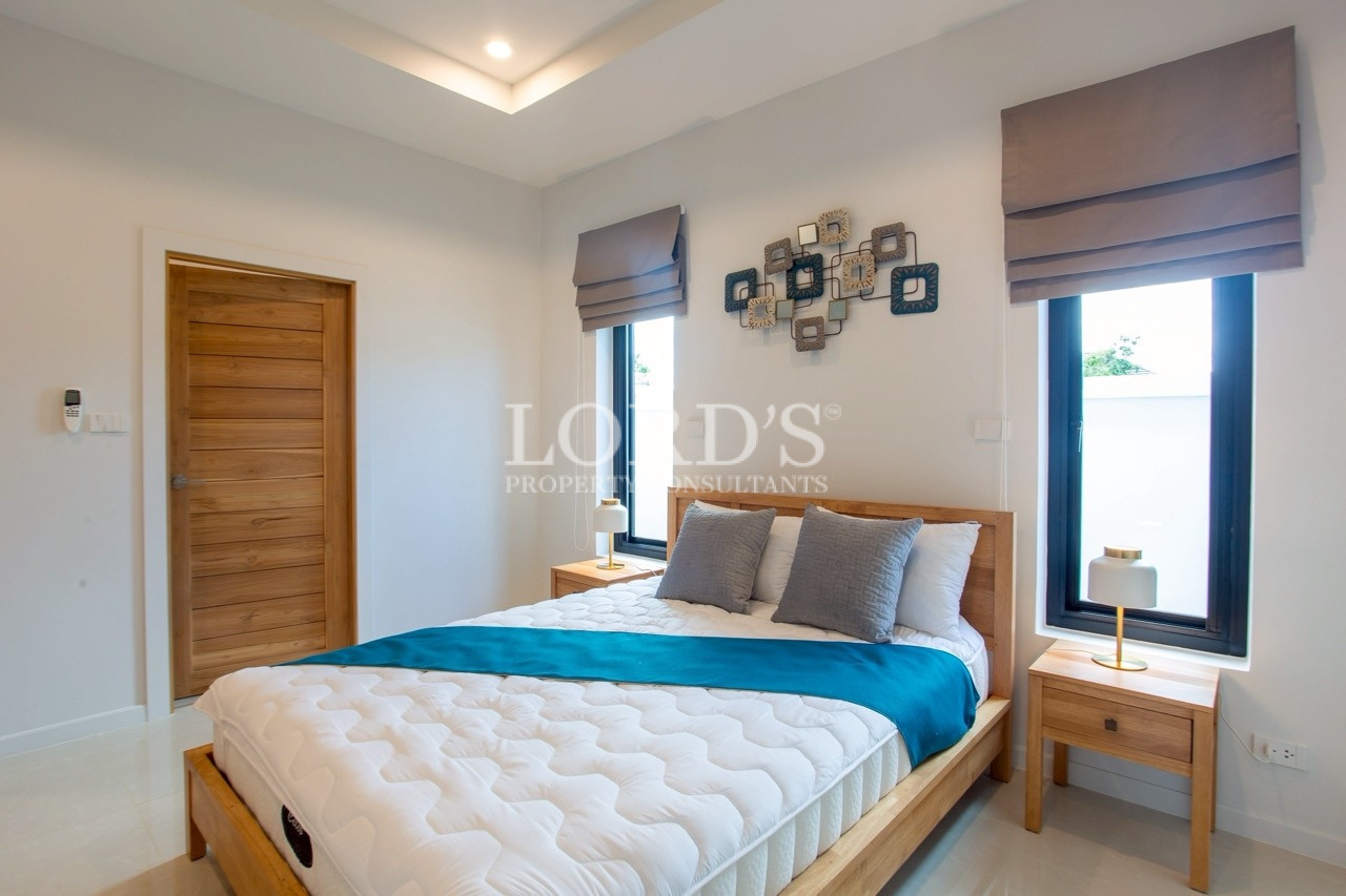 Bedroom with feature wall decor