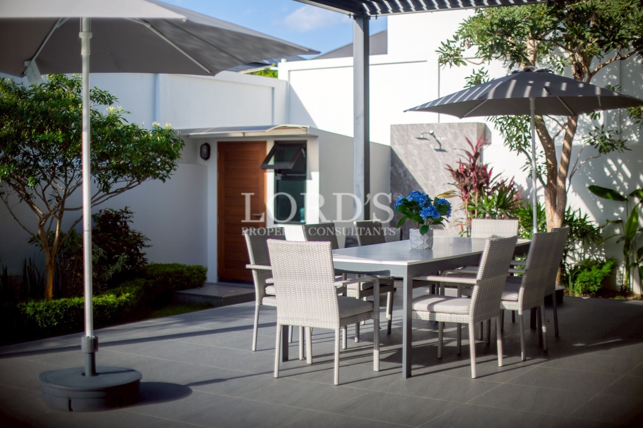 Outdoor kitchen with timber cabinetry