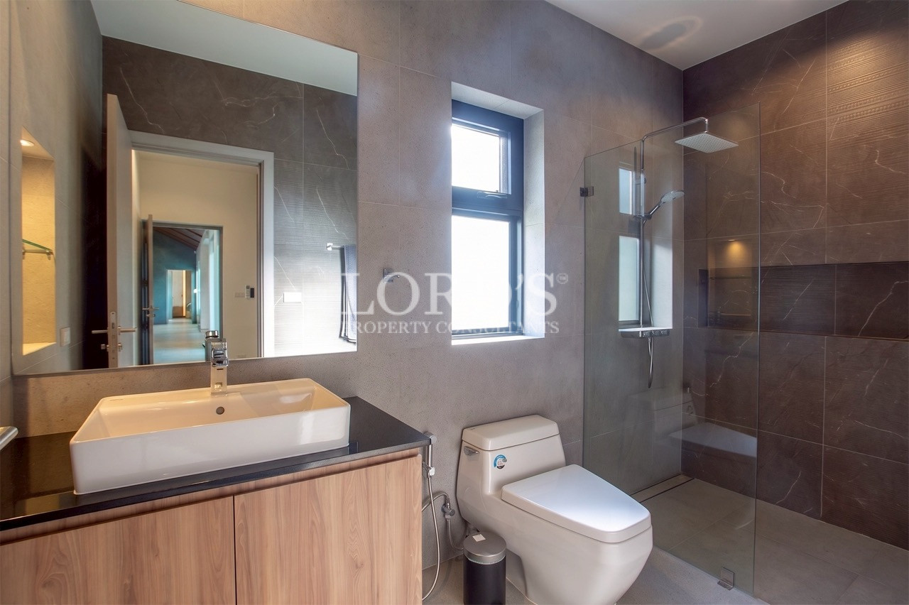 Contemporary bathroom with walk-in shower
