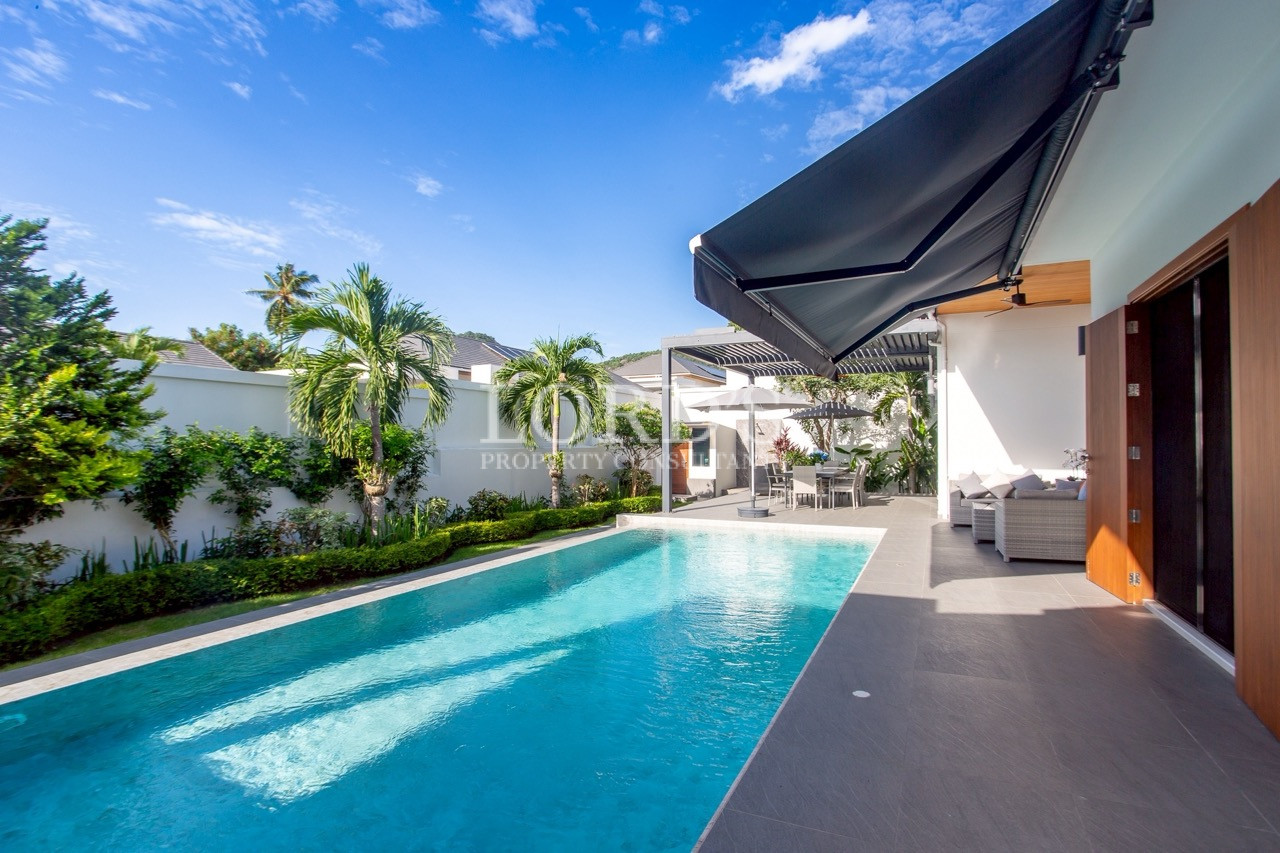 Contemporary villa with landscaped courtyard