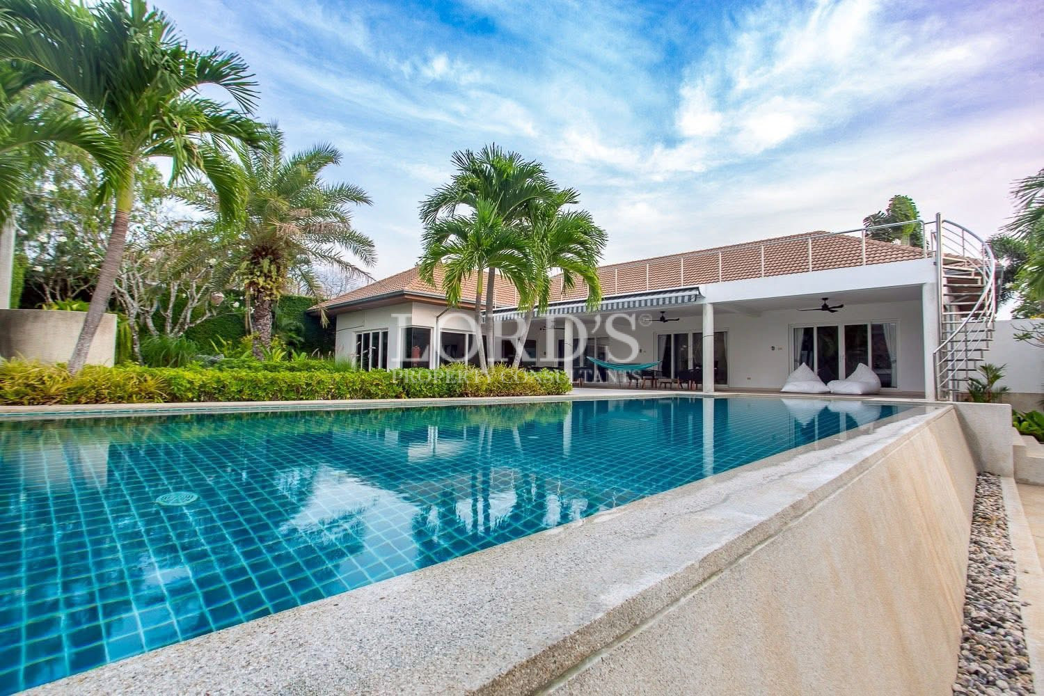 Investment opportunity!!! 4 Bedroom Poolvilla in sought-after location close to center for sale - Hua Hin, Thailand
