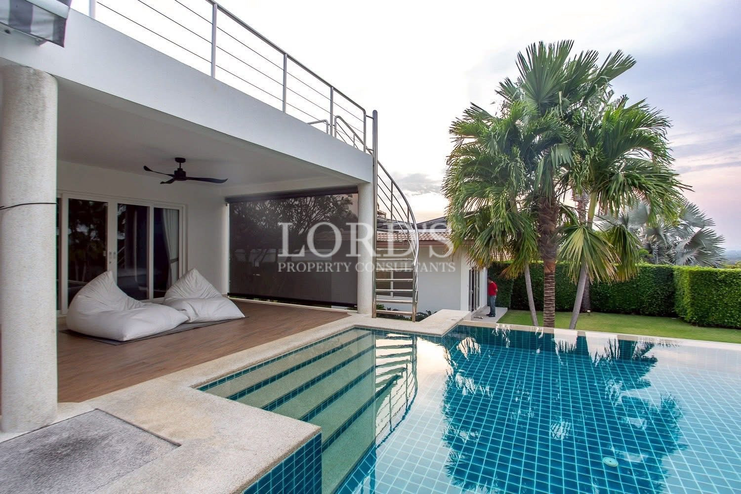 Contemporary villa with rooftop terrace