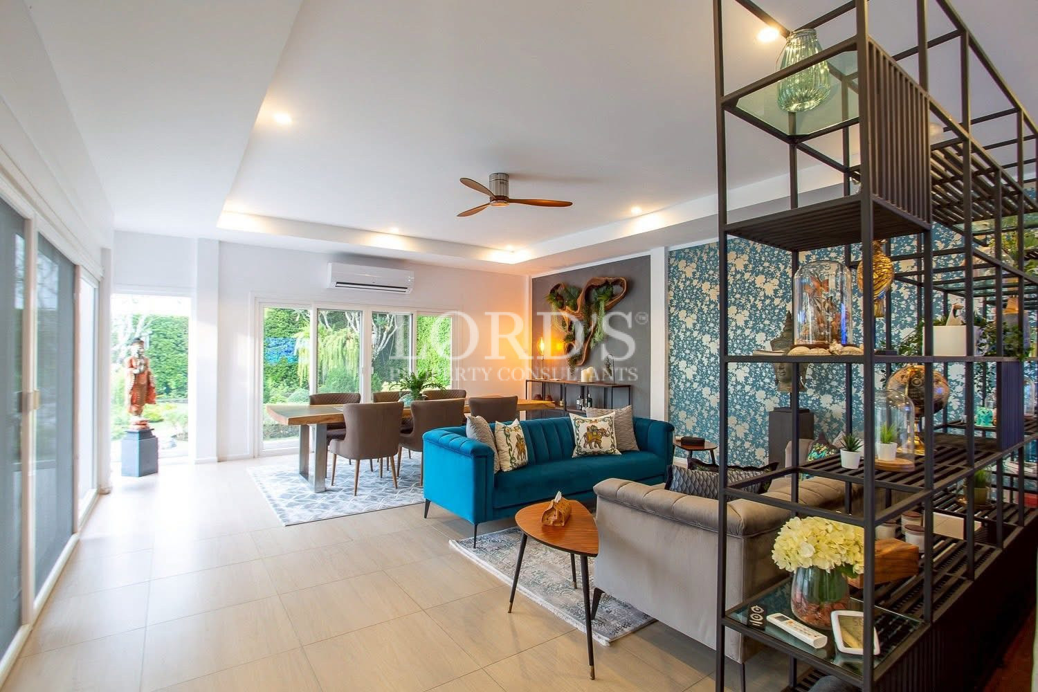 Dining area with decorative glass partition