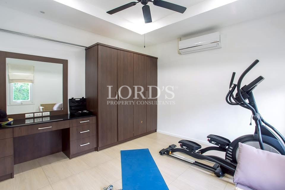 Bedroom with built-in wardrobe