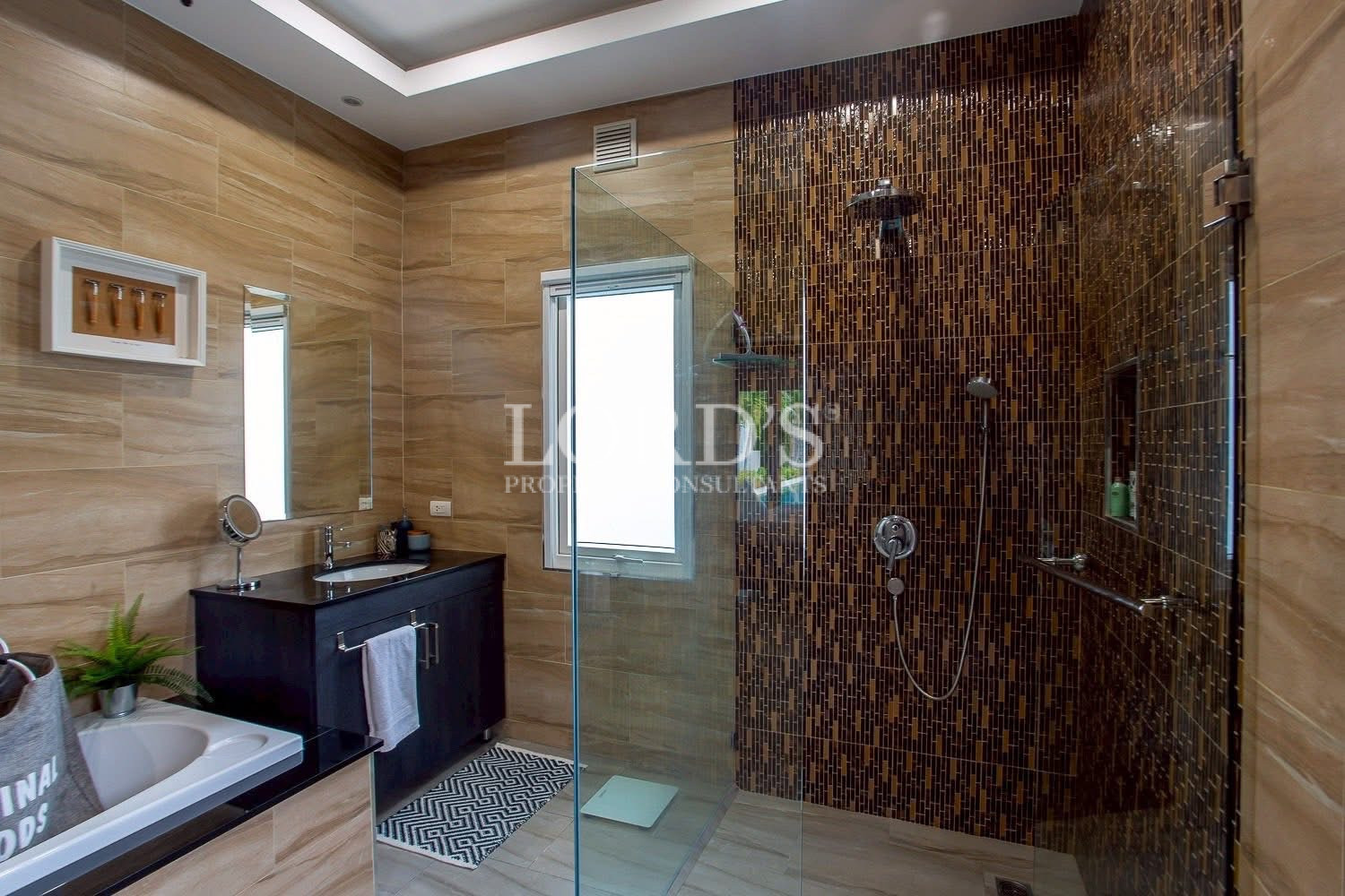Bathroom with mosaic feature wall