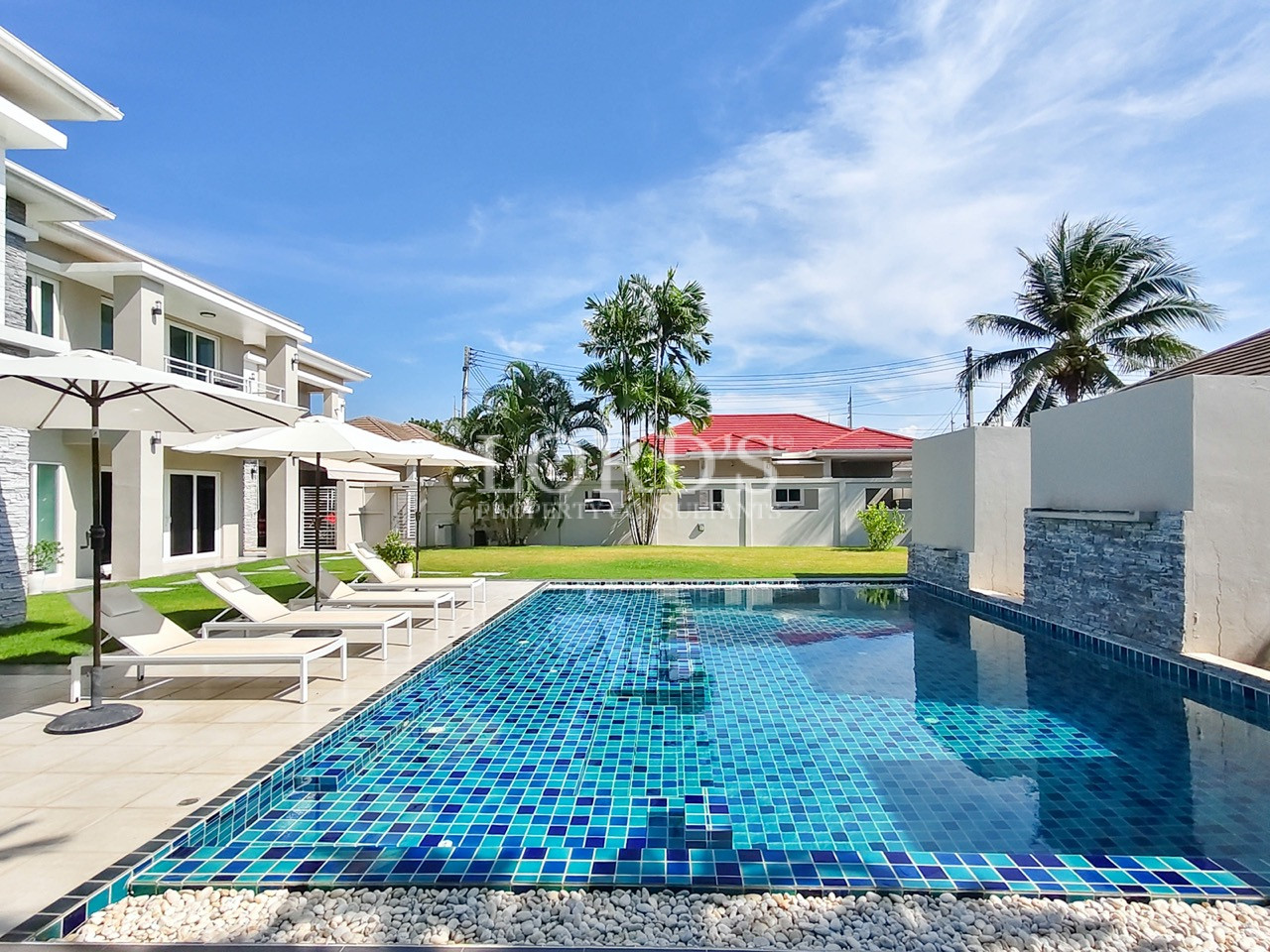 Large luxury estate with swimming pool and landscaped garden