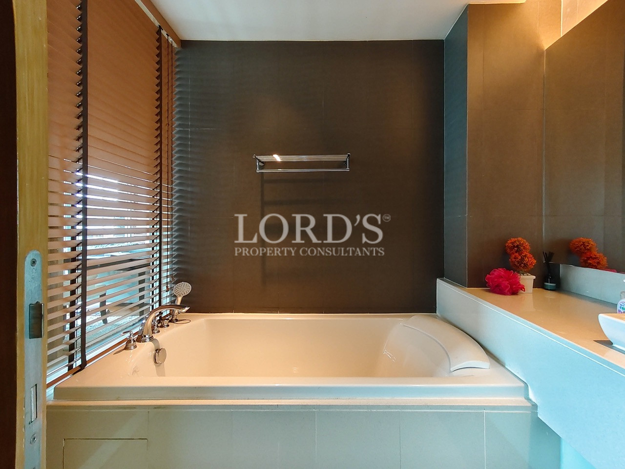 Modern bathroom with built-in bathtub and wooden blinds