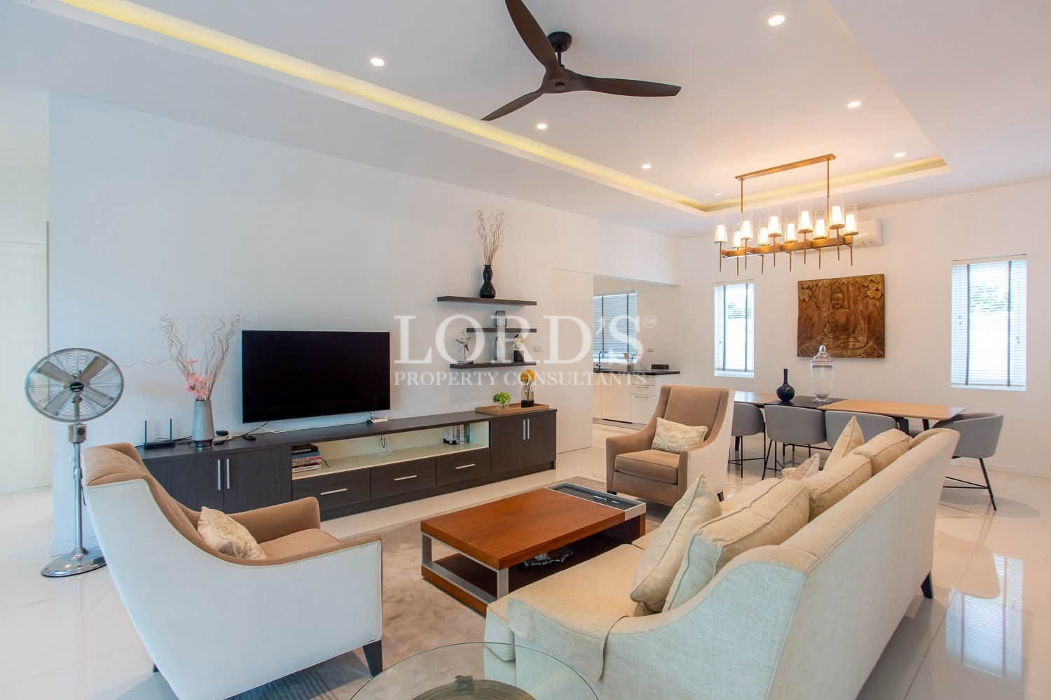 Re-sale 3 Bedroom Poolvilla in the sought-after Aria 1 in Soi 88 - Hin Lek Fai - photo 12