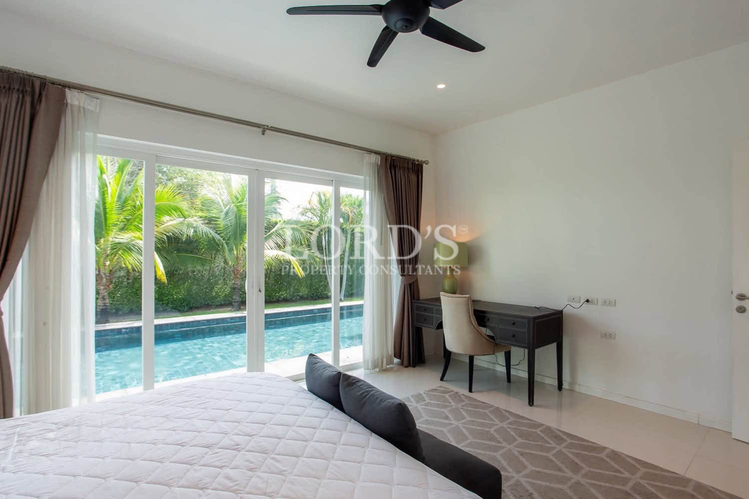 Re-sale 3 Bedroom Poolvilla in the sought-after Aria 1 in Soi 88 - Hin Lek Fai - photo 8