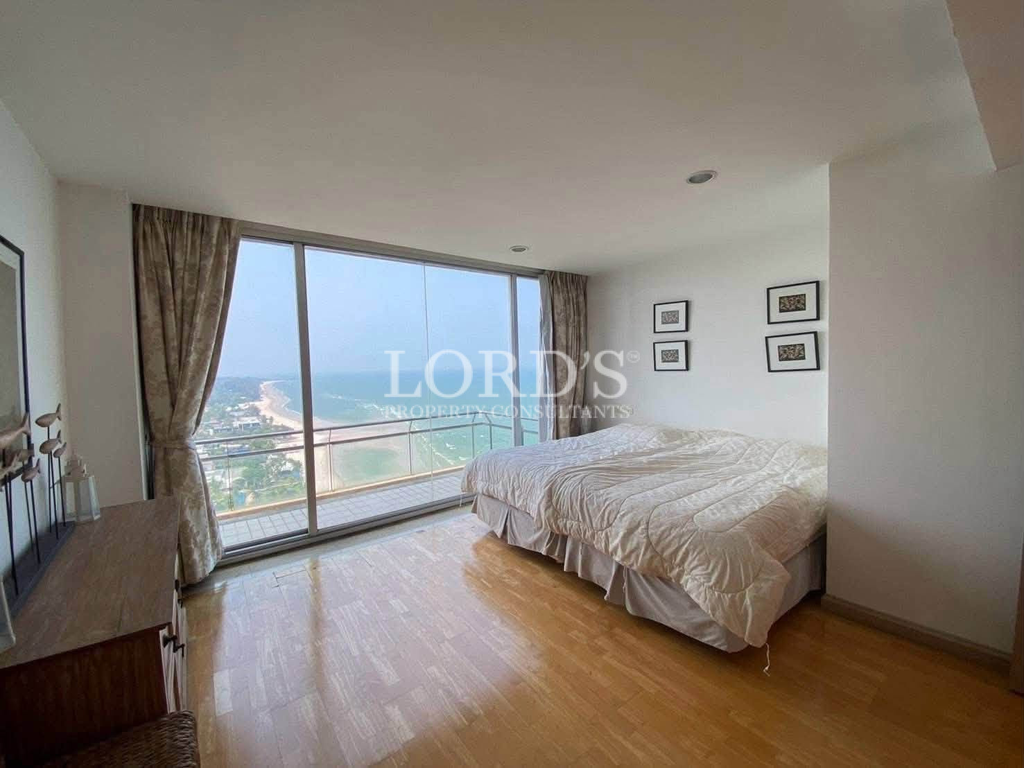 Luxury 4 Bedroom Beachfront Duplex Penthouse for Sale in Hua Hin - Hua Hin - photo 4