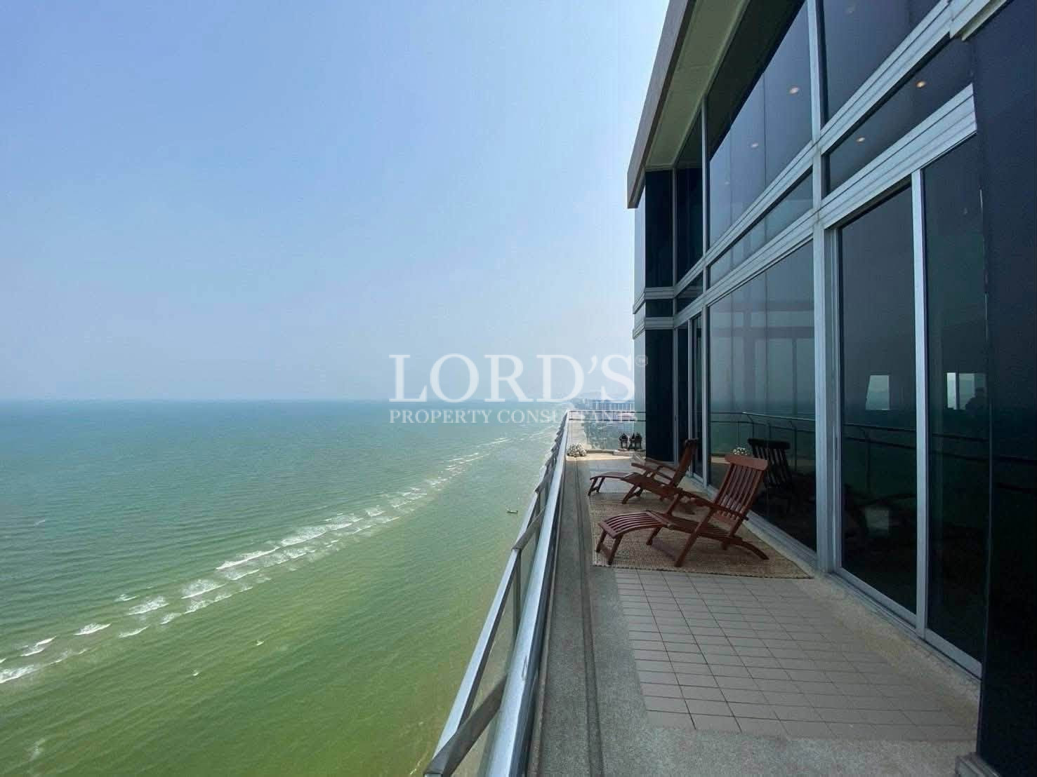 Luxury 4 Bedroom Beachfront Duplex Penthouse for Sale in Hua Hin - Hua Hin - photo 2